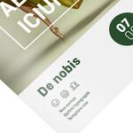 Quadratischer Flyer aus Bilderdruckpapier.