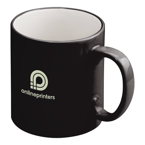 Schwarze Keramiktasse mit Henkel.