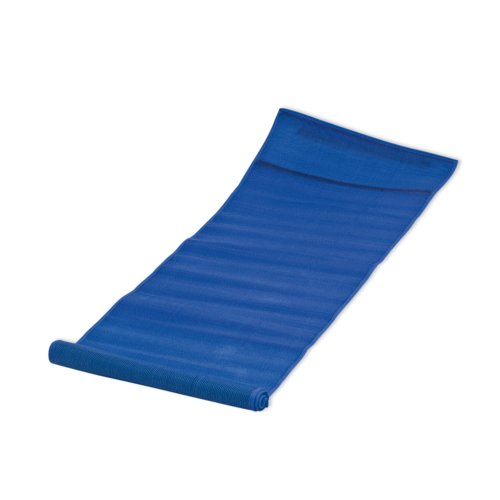 Blaue Strandmatte aus Stoff zum Zusammenrollen.