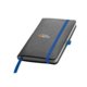 Blaues Notizbuch mit Hardcover, Gummibandverschluss und Leseband.