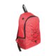 Roter Rucksack aus Stoff mit Seitentasche und Kordelzug.