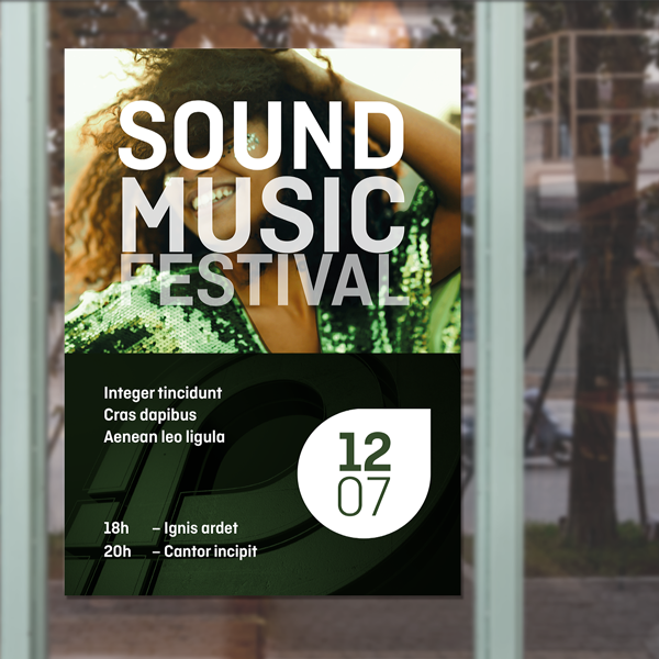 Bild Plakat für ein Festival an einer Fensterscheibe hängend