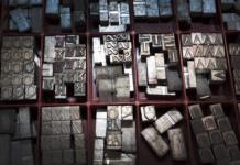 Druckstanzplatten in Serifenschriften