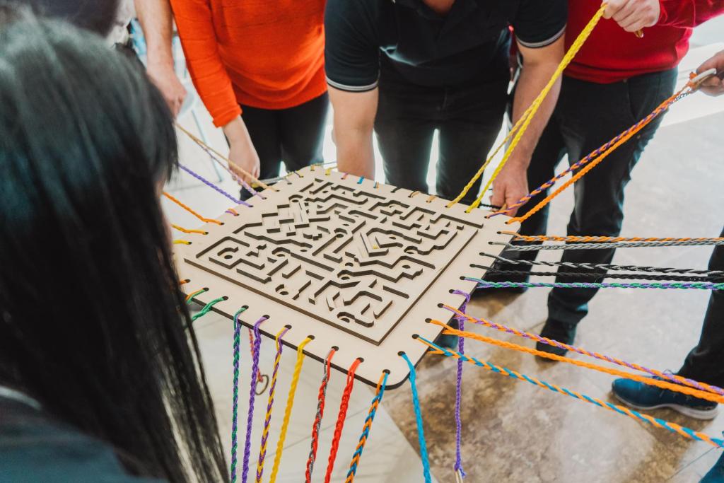 Ein professionelles Team von Vertriebsleitern spielt das Geschäftsspiel Team Maze. Gruppendynamik
